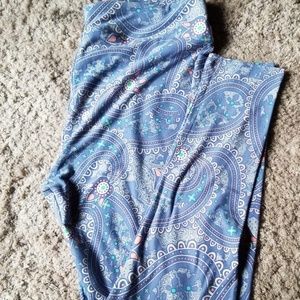Lularoe periwinkle paisley TC leggings